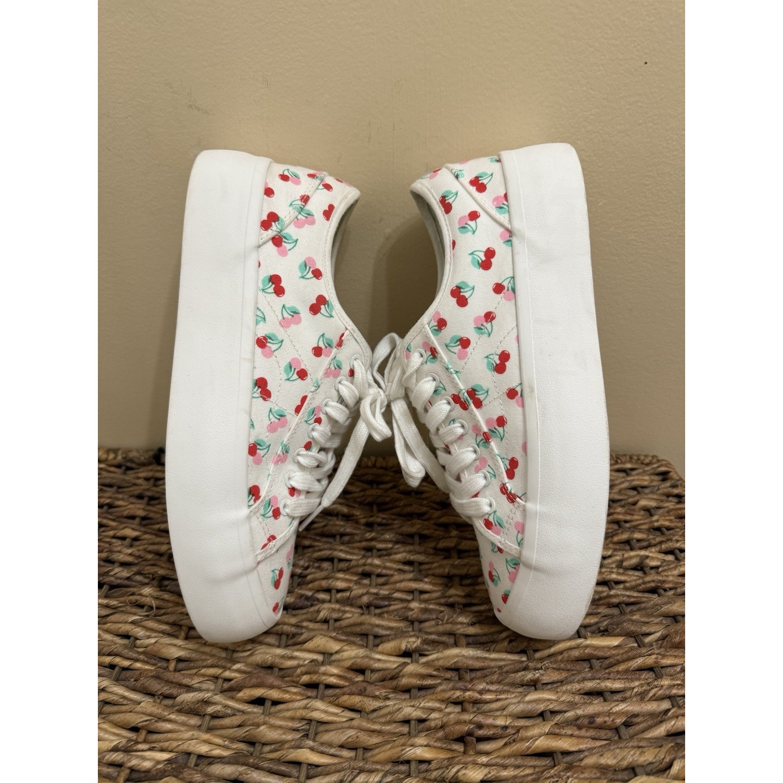 Sincerely Jules Sneaker Cherry Print Pattern Platform Shoe Womens Size 8 M